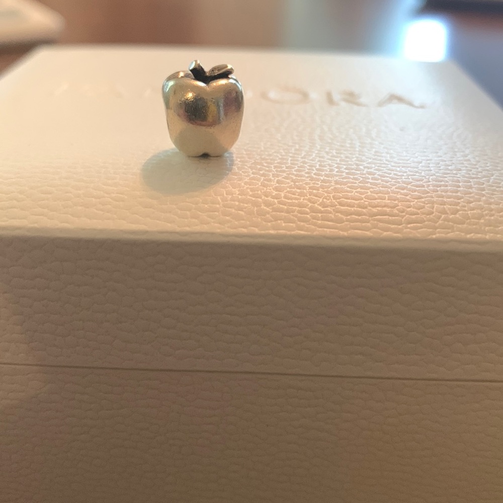 Chamilia apple charm